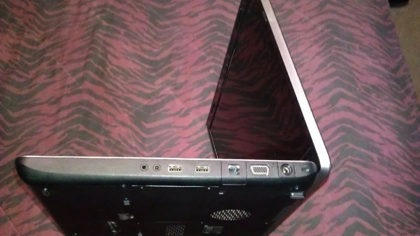   Satellite P505D S8930 18.4 Laptop Notebook Computer 4Parts/Repair