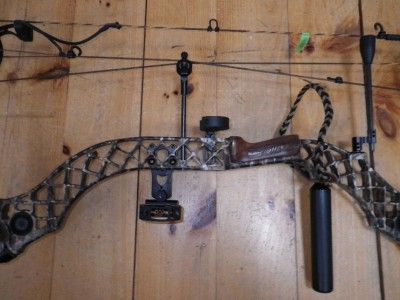   Heli M Compound Bow Pack RH 70# 29.5 with V3 Vforce ICE Arrows  