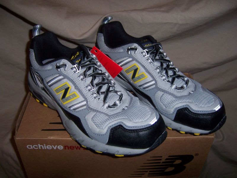 New Balance Mens 807AT Running/Athletic shoe  